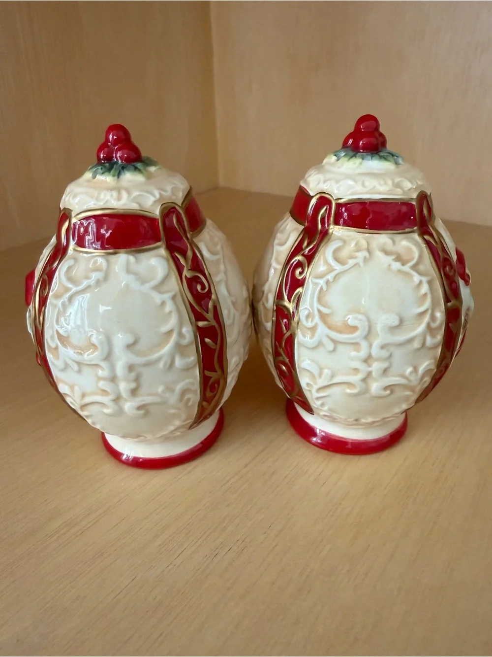 Cosmos Gifts Christmas Poinsettia Salt and Pepper Shakers Ceramic Holiday Decor
